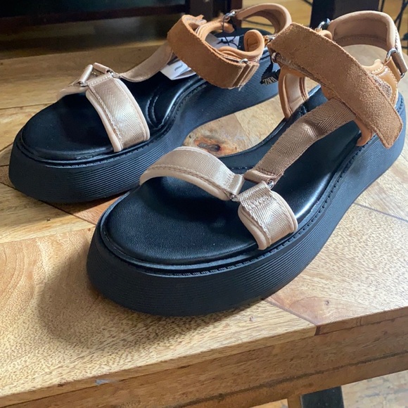 Zara Chunky Sandals - Picture 4 of 6